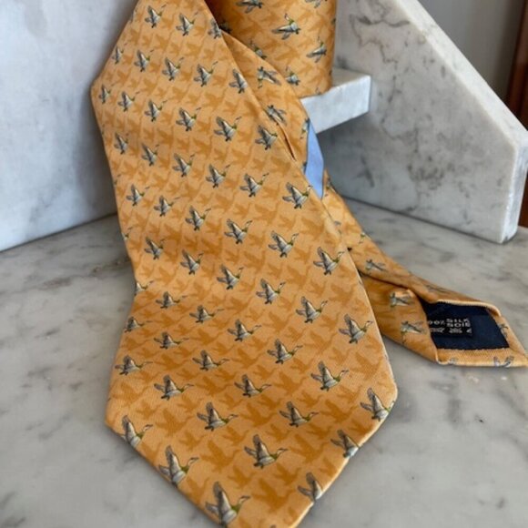 SALVATORE FERRAGAMO Silk Italian Yellow Gold Green Duck Vintage Tie - Picture 1 of 13